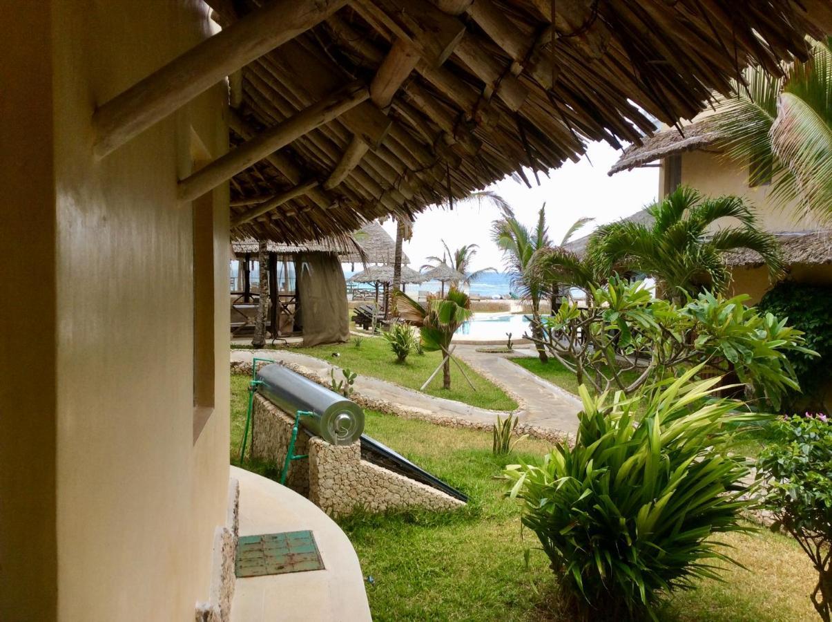 Mawe Zuri Resort Watamu Exterior photo
