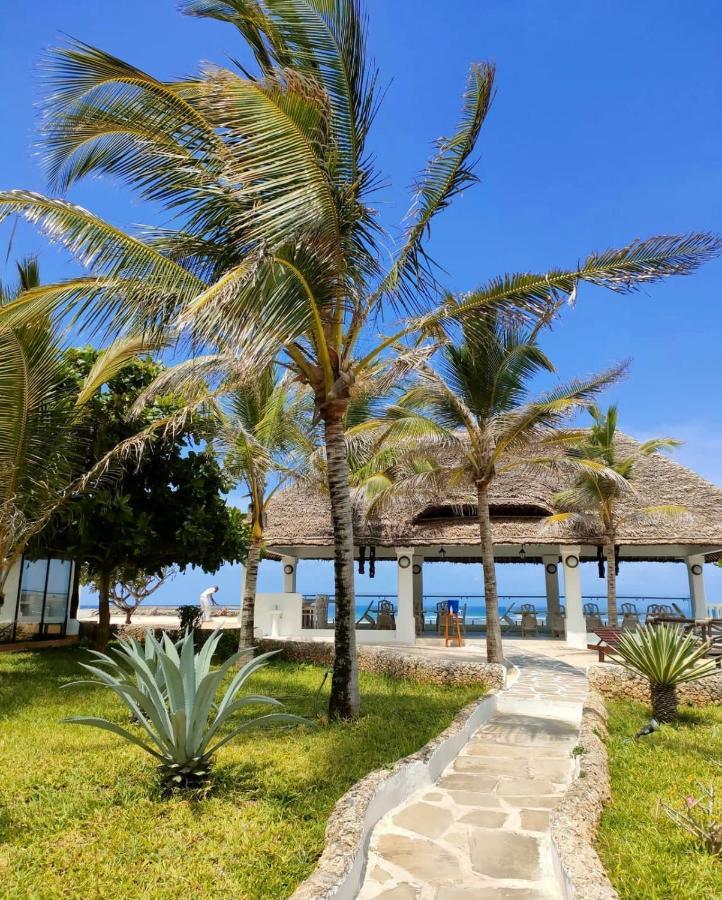 Mawe Zuri Resort Watamu Exterior photo