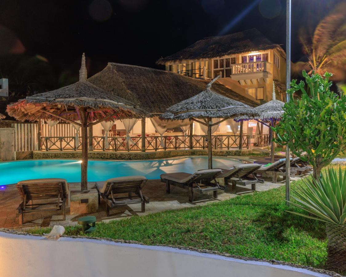 Mawe Zuri Resort Watamu Exterior photo