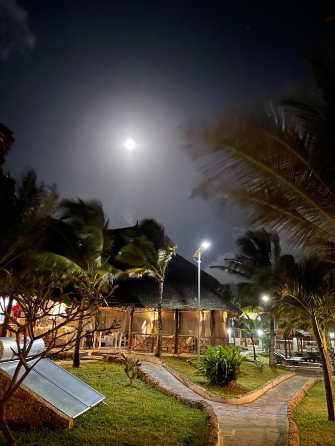 Mawe Zuri Resort Watamu Exterior photo