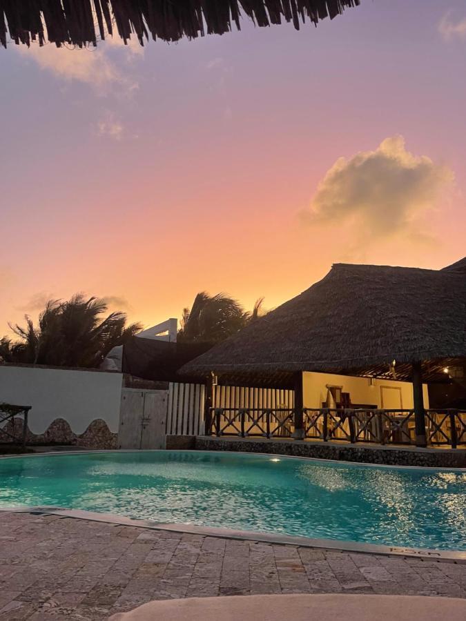 Mawe Zuri Resort Watamu Exterior photo
