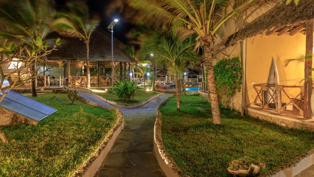 Mawe Zuri Resort Watamu Exterior photo